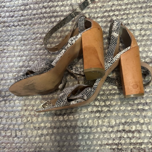 Banana Republic 7.5 Snake Wrap Heel - Picture 6 of 9